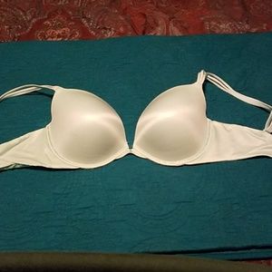 36DD Victoria secret bra